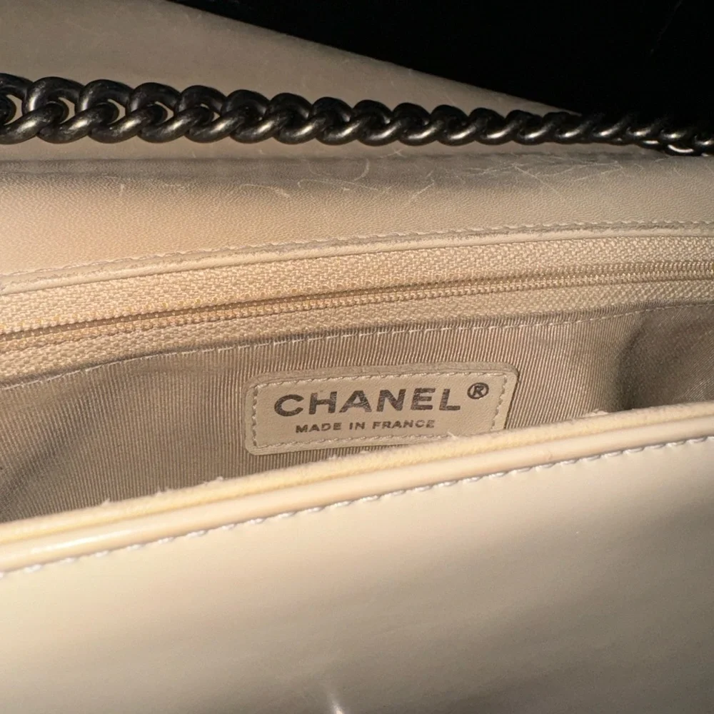 CHANEL BOY PATENT LEATHER CROSSBODY BAG - Picture 9 of 15
